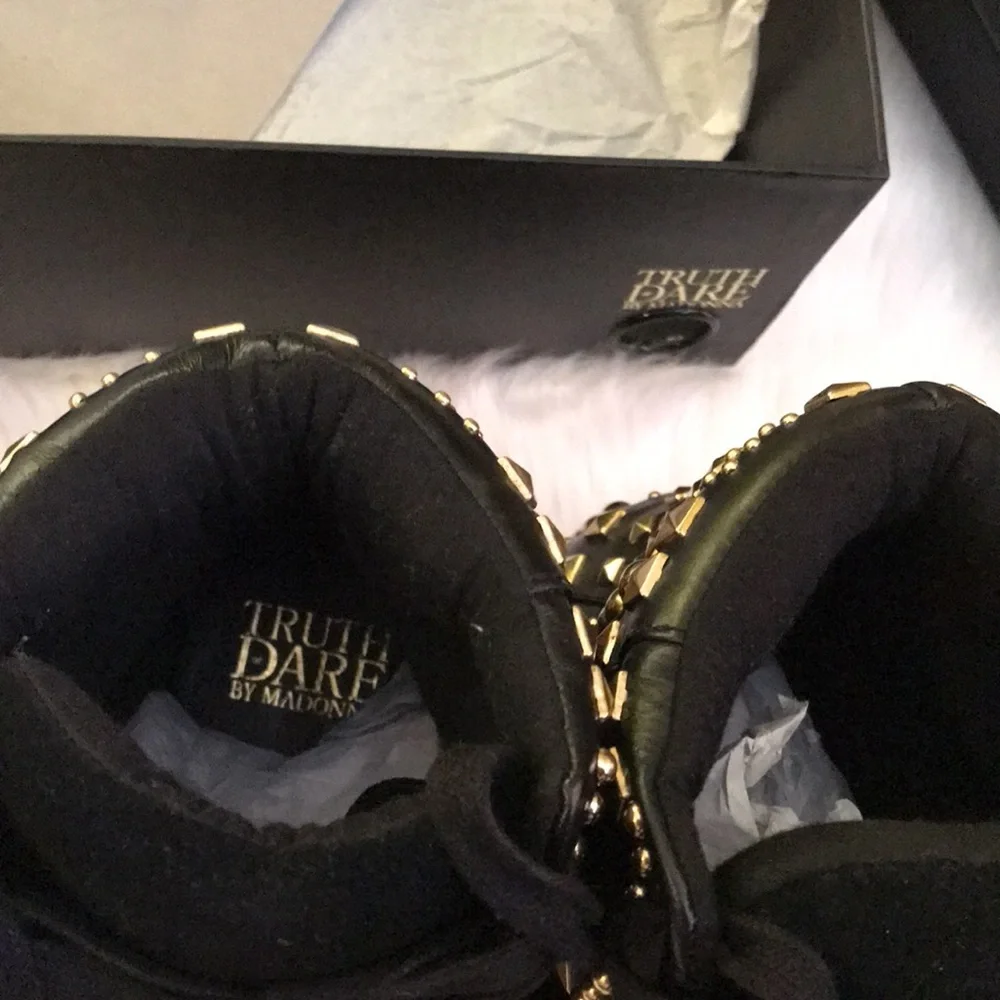 Sz 8 | Retro Madonna | Black & Gold Bootie | High Top Ankle Wedge 🔥
